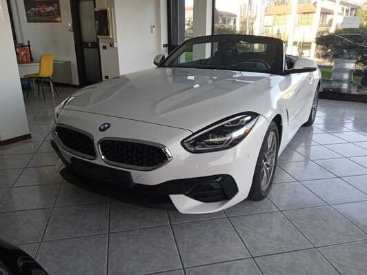 1- Ascoltiamo, Consigliamo e Guidiamo il cliente tra un ampio ventaglio di automobili usate di alta gamma e a bassissimo chilometraggio.